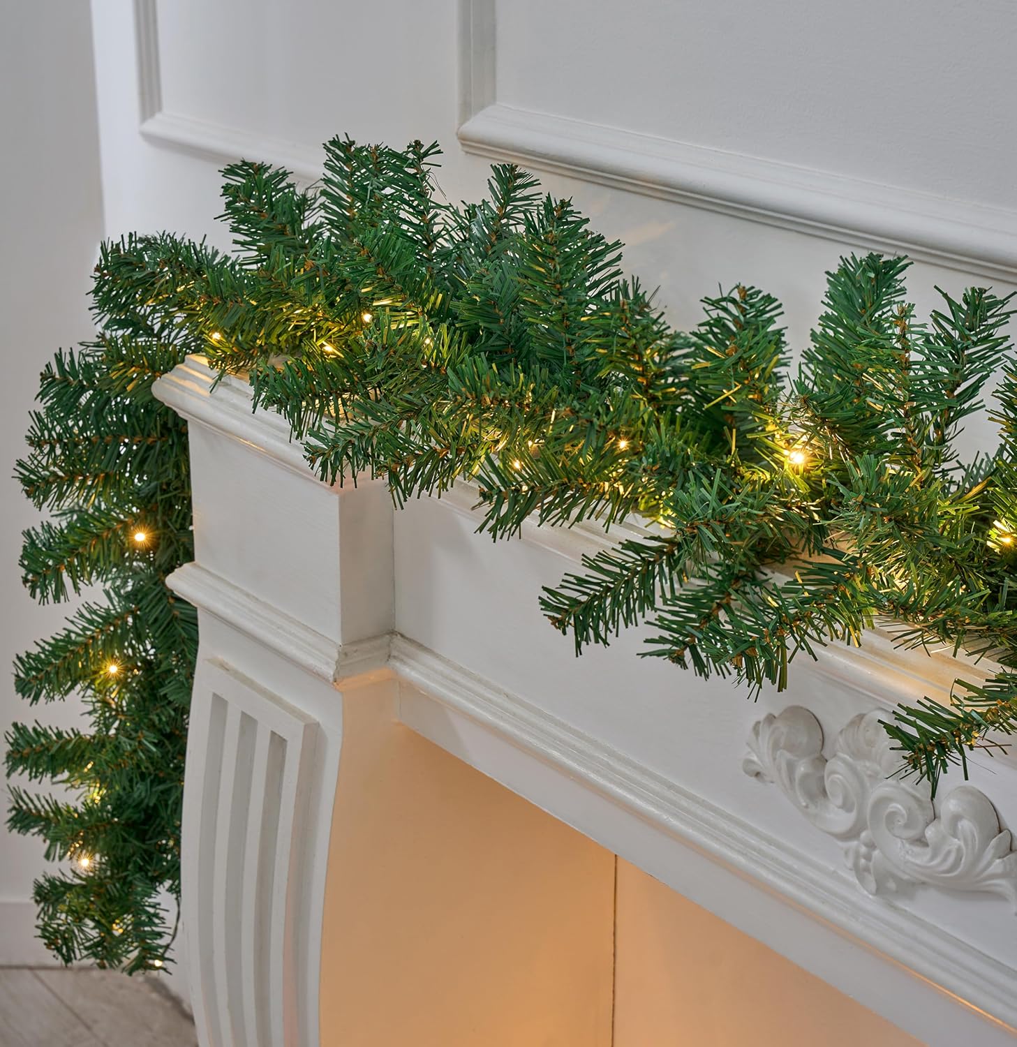 2.7M LED Pre-Lit Christmas Garland Decorations, 9FT Green Garland Illuminated with 30 Warm LED Lights, Garland Artificial Greenery Holiday Decor for Indoor Outdoor