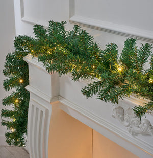 2.7M LED Pre-Lit Christmas Garland Decorations, 9FT Green Garland Illuminated with 30 Warm LED Lights, Garland Artificial Greenery Holiday Decor for Indoor Outdoor